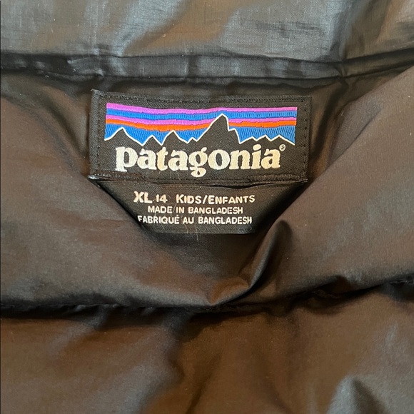 Patagonia Black Girls Puffer Jacket - Picture 2 of 4